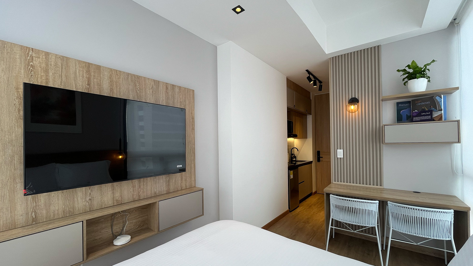 morada-acabados-obragris-oruga-slider-1